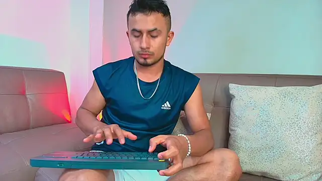 Valentiinoss online show from June 16, 2026, 9:04 pm