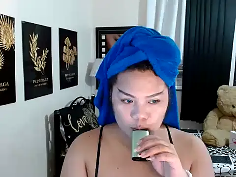 Snapshot of TSbrianaHugeCock chatting on February 6, 2026, 11:39 am TSbrianaHugeCock online show from February 6, 2026, 11:39 am