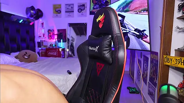 logan hugh8 online show from March 12, 2026, 1:11 am