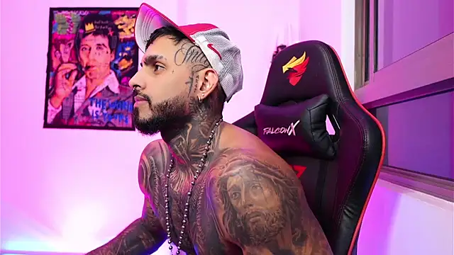 logan hugh8 online show from October 18, 2025, 2:57 am