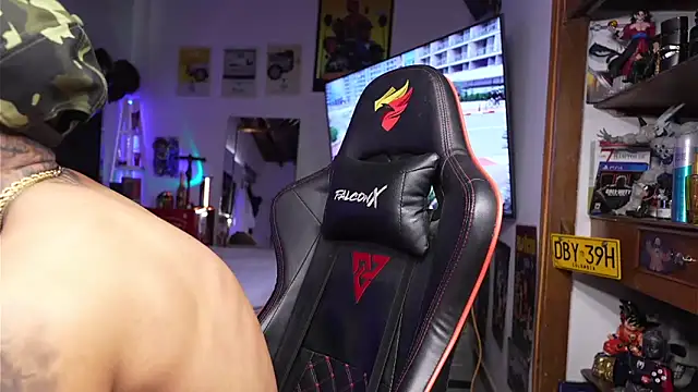 logan hugh8 online show from March 19, 2026, 6:19 pm