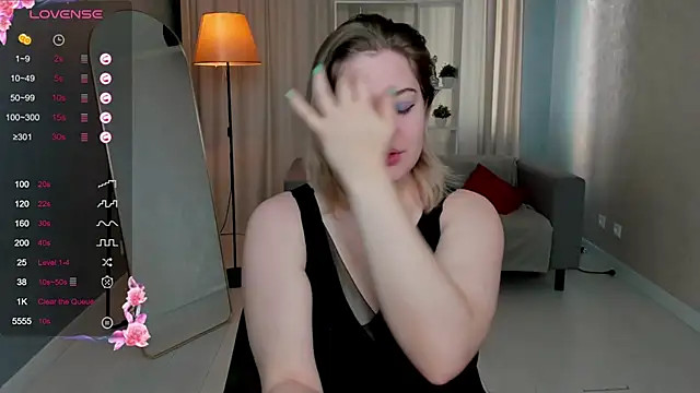 HelenHartt online show from October 20, 2025, 1:40 am