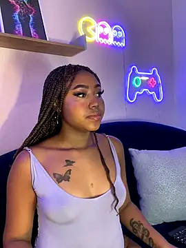 AngelaRoberts online show from September 28, 2025, 4:58 pm