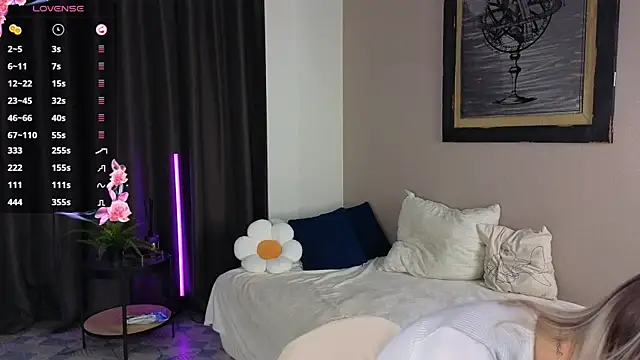 NyxaThorn online show from September 12, 2025, 4:29 pm