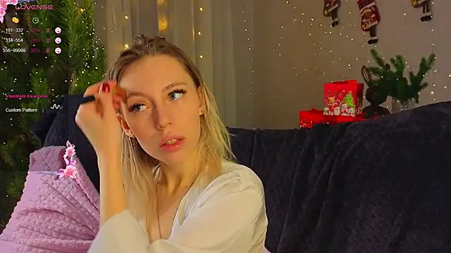 NyxaThorn online show from December 21, 2025, 2:41 pm