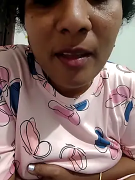 Snapshot of Aunty_Boy_143 chatting on October 31, 2025, 6:15 pm Aunty Boy 143 online show from October 31, 2025, 6:15 pm