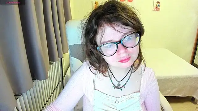 MilisaSweet777 online show from October 4, 2025, 7:15 pm