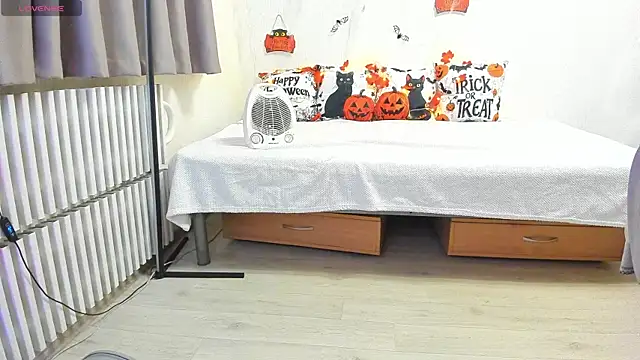 MilisaSweet777 online show from October 24, 2025, 7:13 pm