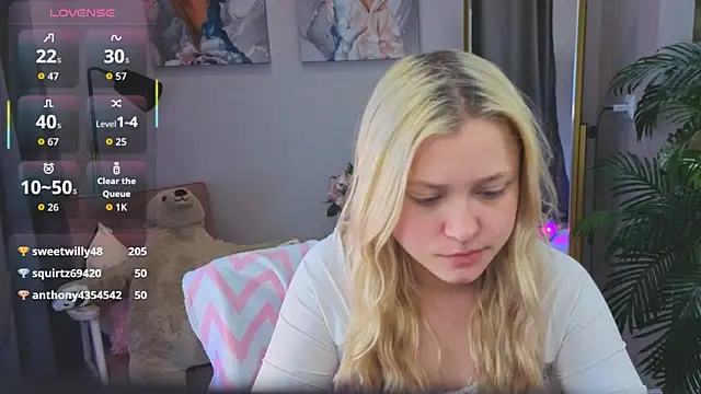 Millie Vanillies online show from October 13, 2025, 4:14 am