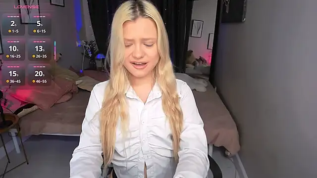 Millie Vanillies online show from October 13, 2025, 8:32 pm