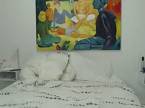 Snapshot of ParisAndVi chatting on September 19, 2025, 12:25 am ParisAndVi online show from September 19, 2025, 12:25 am