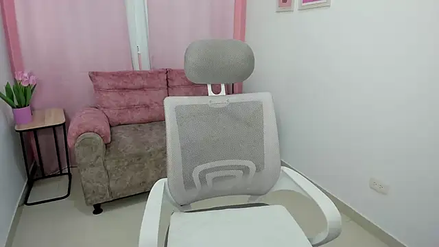 Emiss Jones online show from October 20, 2025, 12:38 pm