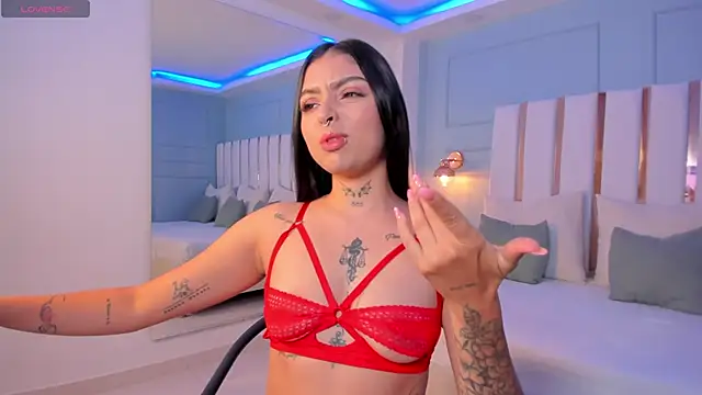 Snapshot of hannah_miltonn chatting on November 29, 2025, 1:11 pm hannah miltonn online show from November 29, 2025, 1:11 pm