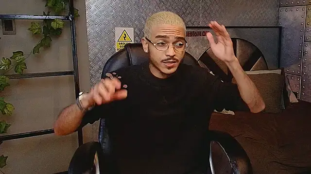 Snapshot of MarcusRain_ chatting on February 5, 2026, 12:56 pm MarcusRain online show from February 5, 2026, 12:56 pm