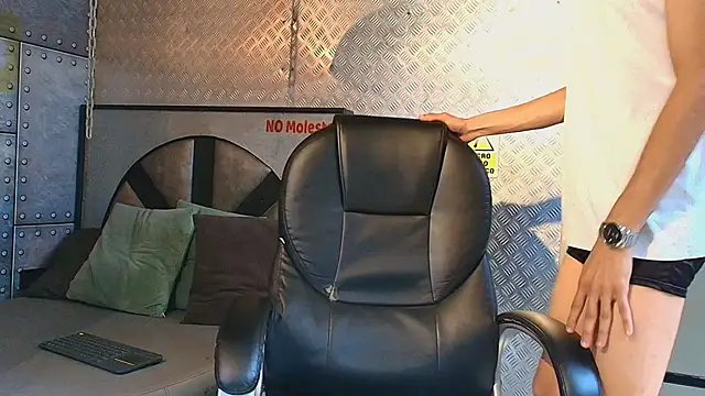 MarcusRain  online show from November 15, 2025, 6:56 pm