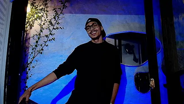 Snapshot of MarcusRain_ chatting on March 21, 2026, 9:47 am MarcusRain online show from March 21, 2026, 9:47 am