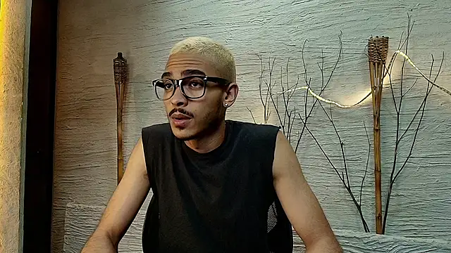 Snapshot of MarcusRain_ chatting on March 4, 2026, 3:36 am MarcusRain online show from March 4, 2026, 3:36 am