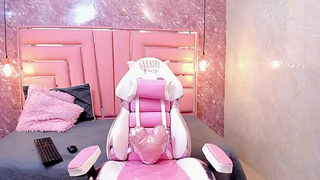 EXOTIC EBONY  online show from February 12, 2026, 7:35 pm