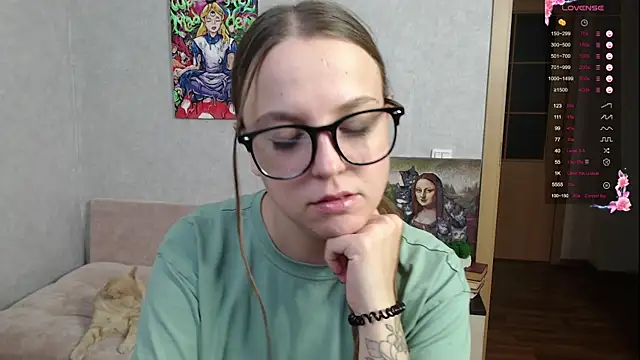 Violetwin online show from September 26, 2025, 5:53 pm