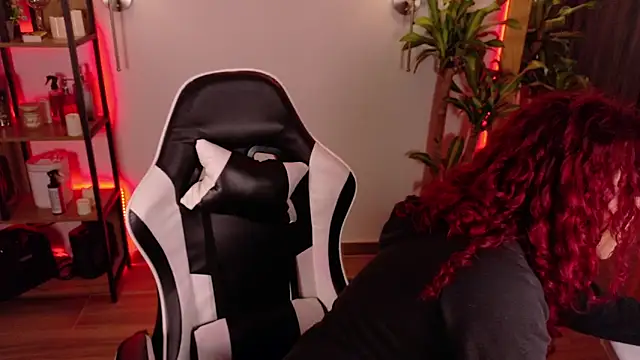 Snapshot of Silvana_Goddess chatting on February 25, 2026, 2:56 am Silvana Goddess online show from February 25, 2026, 2:56 am