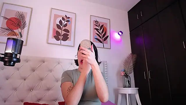 barbyehot online show from November 23, 2025, 6:29 pm