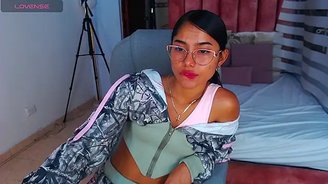 Milaa Star  online show from October 2, 2025, 4:38 am