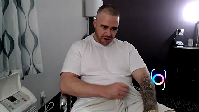 Dallasbest214 online show from October 6, 2025, 9:54 am