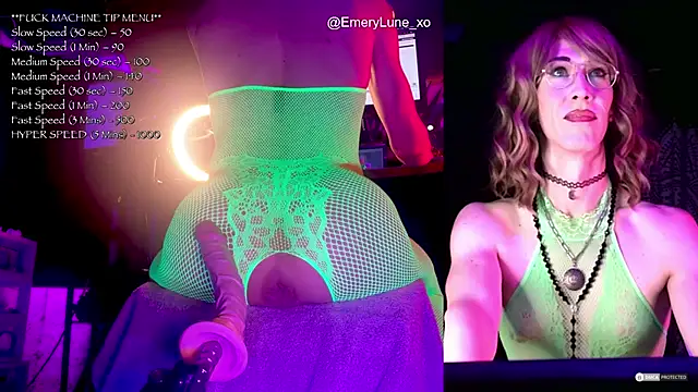 EmeryLune xo online show from October 22, 2025, 4:01 am