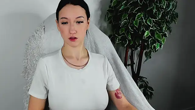 EileenMoores online show from October 3, 2025, 7:21 am