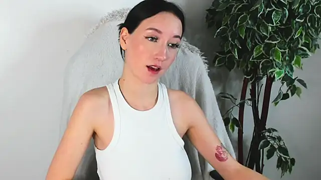 EileenMoores online show from October 28, 2025, 6:07 pm