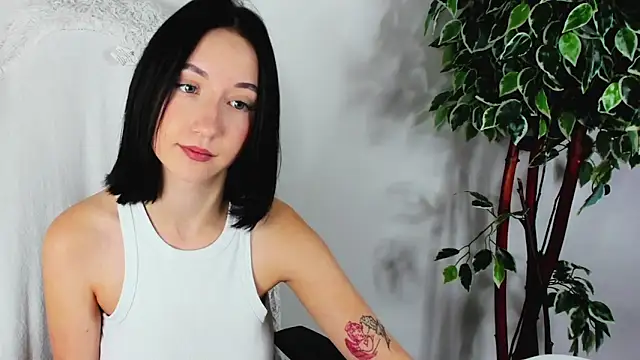 EileenMoores online show from September 10, 2025, 6:01 am