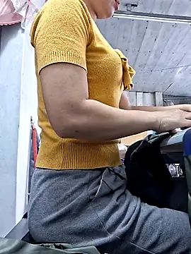 irina hana online show from December 22, 2025, 1:17 am