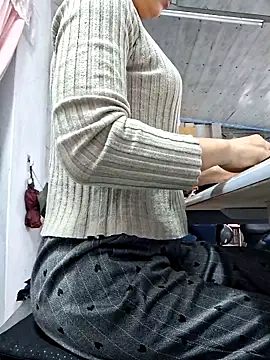 irina hana online show from November 7, 2025, 1:21 am