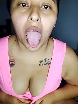 Snapshot of yelezia chatting on October 3, 2025, 5:53 am yelezia online show from October 3, 2025, 5:53 am