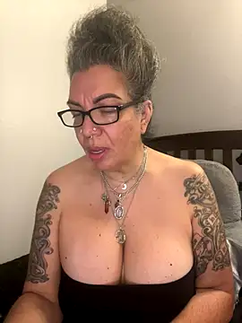 dieseldame1313 online show from September 19, 2025, 12:25 am