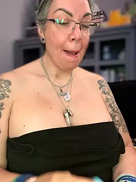 Snapshot of dieseldame1313 chatting on March 10, 2026, 7:23 am dieseldame1313 online show from March 10, 2026, 7:23 am