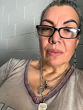 dieseldame1313 online show from October 28, 2025, 5:01 pm