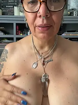 dieseldame1313 online show from June 23, 2026, 2:48 pm