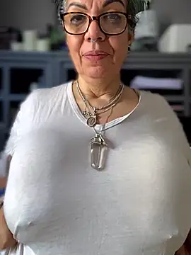 Snapshot of dieseldame1313 chatting on March 18, 2026, 4:19 pm dieseldame1313 online show from March 18, 2026, 4:19 pm