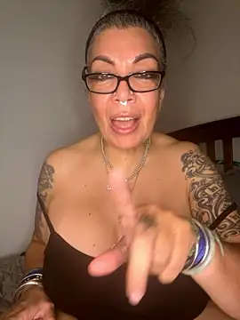 dieseldame1313 online show from October 9, 2025, 4:57 am