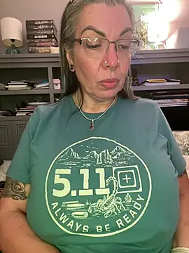 dieseldame1313 online show from April 23, 2026, 11:50 pm