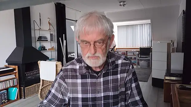 ewaldwillems99 online show from April 2, 2026, 2:35 pm