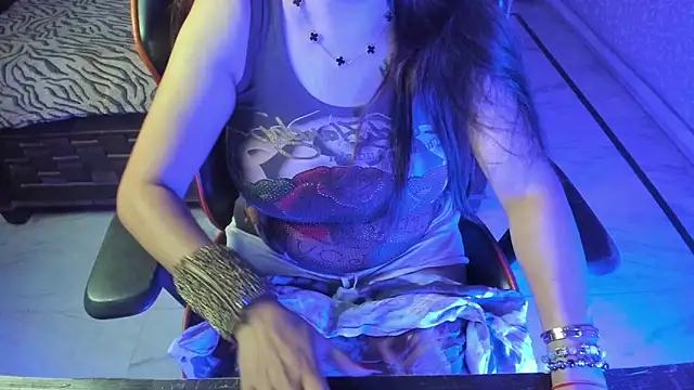 ShylaGill online show from November 17, 2025, 2:21 pm