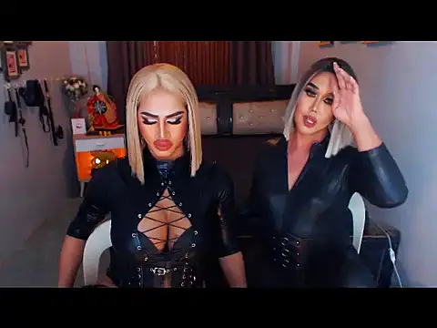 Snapshot of MystiqueQueen chatting on September 14, 2025, 4:02 am MystiqueQueen online show from September 14, 2025, 4:02 am