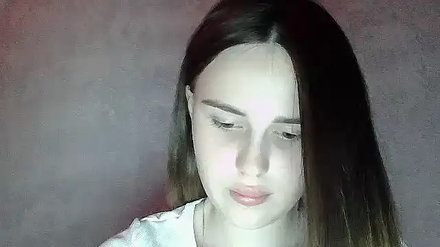 SweetLoraa online show from June 8, 2026, 7:47 pm