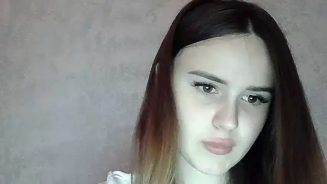 SweetLoraa online show from May 18, 2026, 3:28 pm