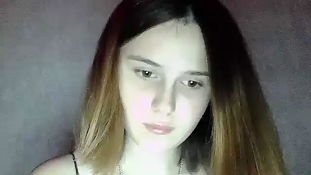 SweetLoraa online show from October 19, 2025, 7:05 pm