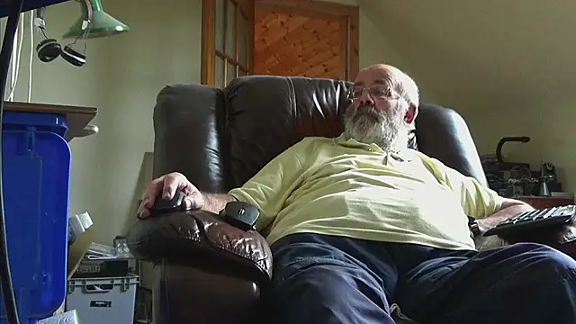 janzer13 online show from October 4, 2025, 1:01 pm