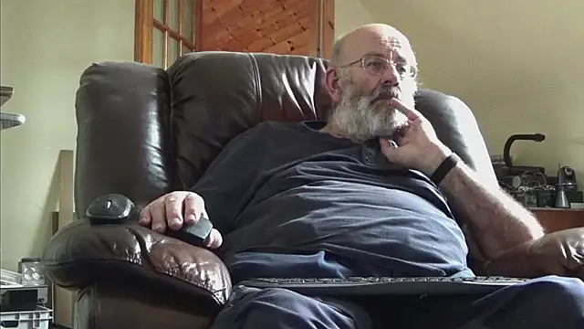 janzer13 online show from September 18, 2025, 12:52 pm