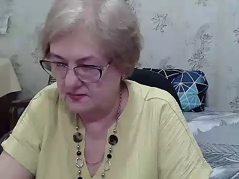 Snapshot of Renata62011 chatting on June 10, 2026, 12:17 pm Renata62011 online show from June 10, 2026, 12:17 pm